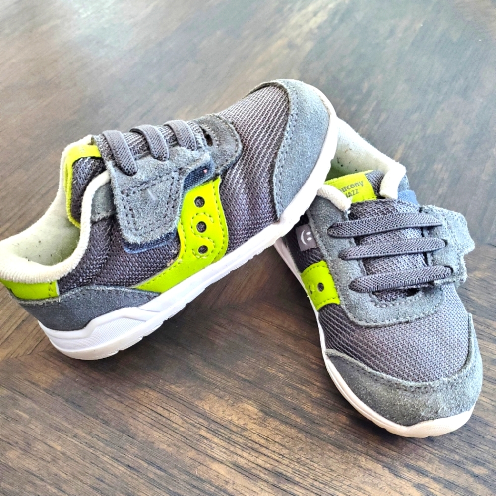 Saucony Jazz Velcro Sneaker size 6